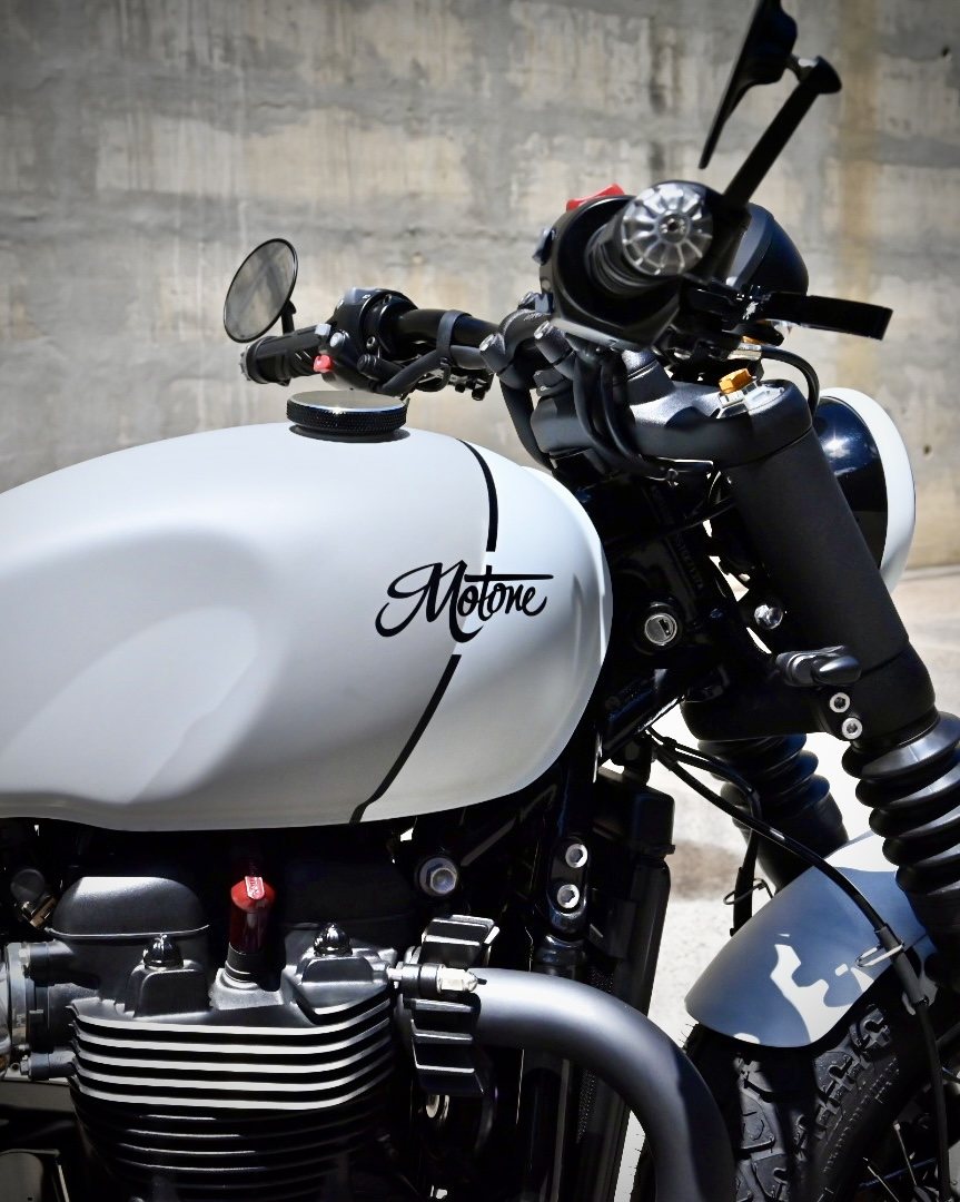Triumph Bonneville Bobber custom Motone 11 Motorcycles